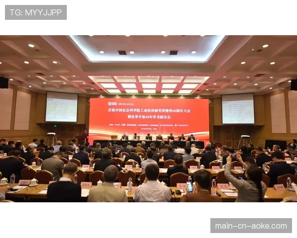 学术研究：某研究所发布论文，探讨不同脚法传中在空中的运动轨迹差异